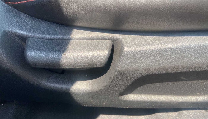 2019 Hyundai Elite i20 MAGNA PLUS 1.2, Petrol, Manual, 29,437 km, Driver Side Adjustment Panel