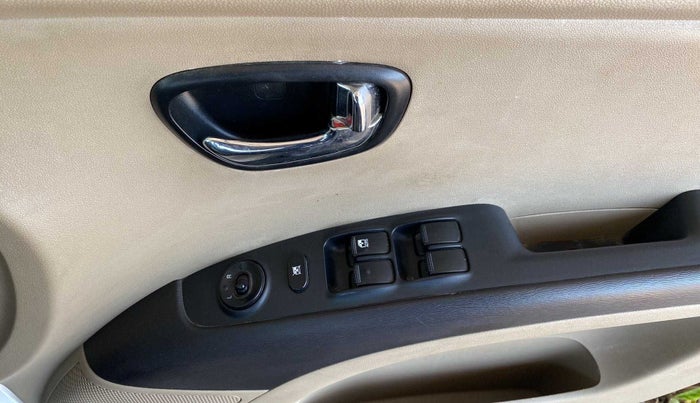 2012 Hyundai i10 SPORTZ 1.2, Petrol, Manual, 37,942 km, Driver Side Door Panels Control