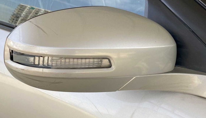 2014 Maruti Swift VXI, Petrol, Manual, 39,006 km, Right rear-view mirror - Indicator light has minor damage