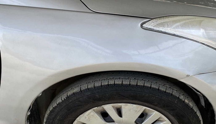 2014 Maruti Swift VXI, Petrol, Manual, 39,006 km, Right fender - Paint has minor damage