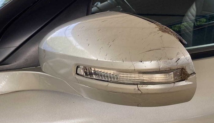 2014 Maruti Swift VXI, Petrol, Manual, 39,006 km, Left rear-view mirror - Cover has minor damage