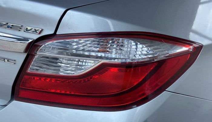 2017 Honda Amaze 1.2L I-VTEC VX, Petrol, Manual, 74,238 km, Right tail light - Minor damage