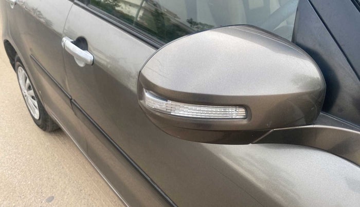 2015 Maruti Swift Dzire VDI ABS, Diesel, Manual, 86,383 km, Right rear-view mirror - Indicator light has minor damage