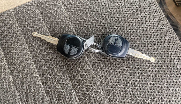 2015 Maruti Swift Dzire VDI ABS, Diesel, Manual, 86,383 km, Key Close Up