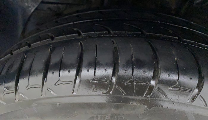 2019 Hyundai Elite i20 ASTA 1.2 (O), Petrol, Manual, 69,618 km, Right Front Tyre Tread