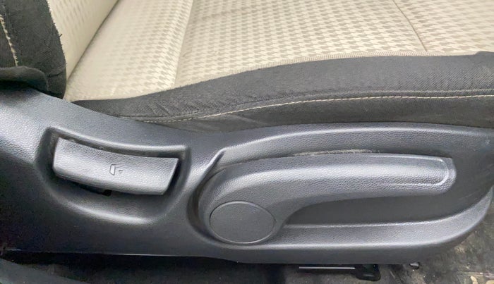 2019 Hyundai Elite i20 ASTA 1.2 (O), Petrol, Manual, 69,618 km, Driver Side Adjustment Panel