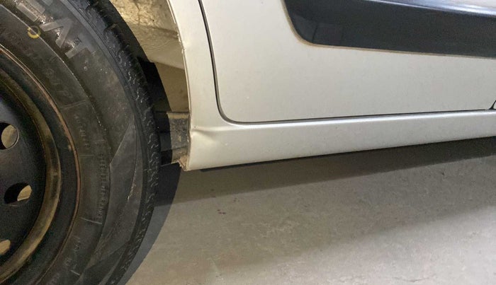 2018 Maruti Wagon R 1.0 VXI, Petrol, Manual, 70,676 km, Right running board - Minor scratches