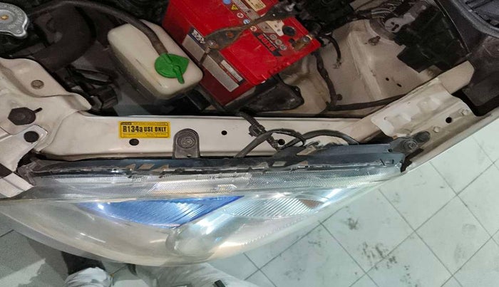 2018 Maruti Wagon R 1.0 VXI, Petrol, Manual, 70,676 km, Right headlight - Clamp has minor damage
