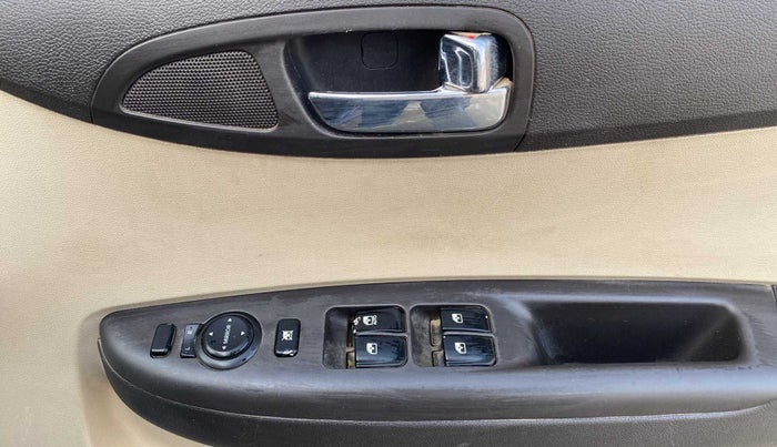 2013 Hyundai i20 SPORTZ 1.2, Petrol, Manual, 54,802 km, Driver Side Door Panels Control