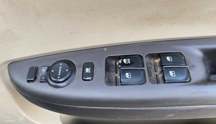 2013 Hyundai i20 SPORTZ 1.2, Petrol, Manual, 54,802 km, Right front window switch / handle - Minor damage