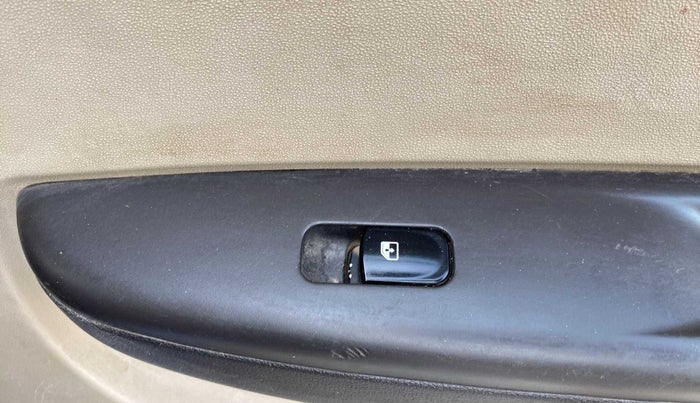 2013 Hyundai i20 SPORTZ 1.2, Petrol, Manual, 54,802 km, Right rear window switch / handle - Minor damage