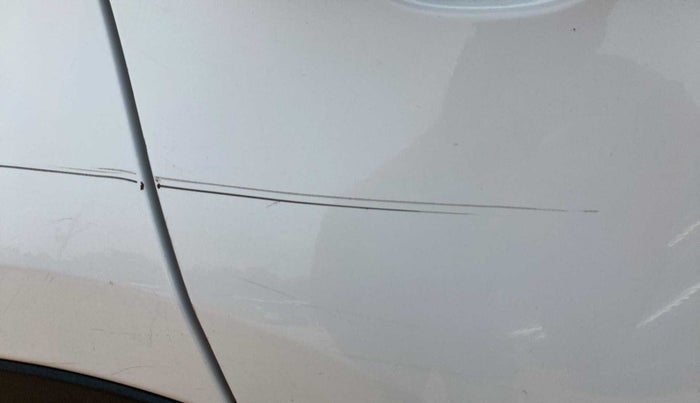 2016 Hyundai Creta SX PLUS 1.6 PETROL, Petrol, Manual, 76,317 km, Right rear door - Slightly dented