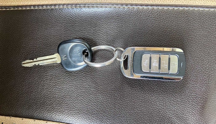 2014 Hyundai Eon D-LITE+, CNG, Manual, 62,548 km, Key Close Up