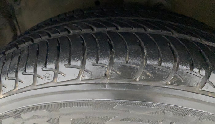 2015 Maruti Celerio ZXI AMT, Petrol, Automatic, 72,001 km, Left Front Tyre Tread