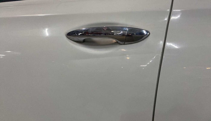 2017 Hyundai Elite i20 ASTA 1.2, Petrol, Manual, 63,414 km, Front passenger door - Slightly dented