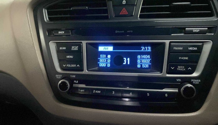 2017 Hyundai Elite i20 ASTA 1.2, Petrol, Manual, 63,414 km, Infotainment system - Dispalyhas spot on screen