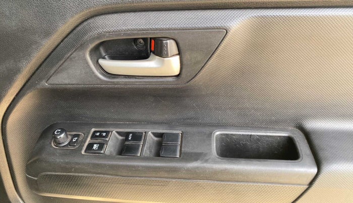 2019 Maruti New Wagon-R ZXI 1.2, Petrol, Manual, 35,222 km, Driver Side Door Panels Control