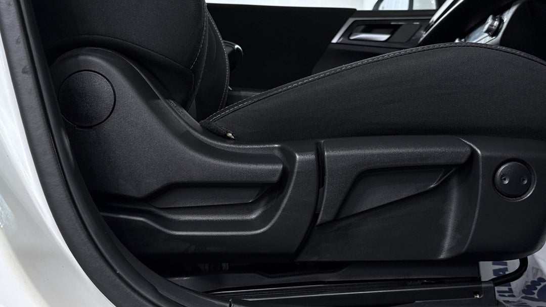 2023 Mitsubishi Outlander Es 7 Seat (2WD), Automatic, 52062 km, Drivers Side Adjustment Panel