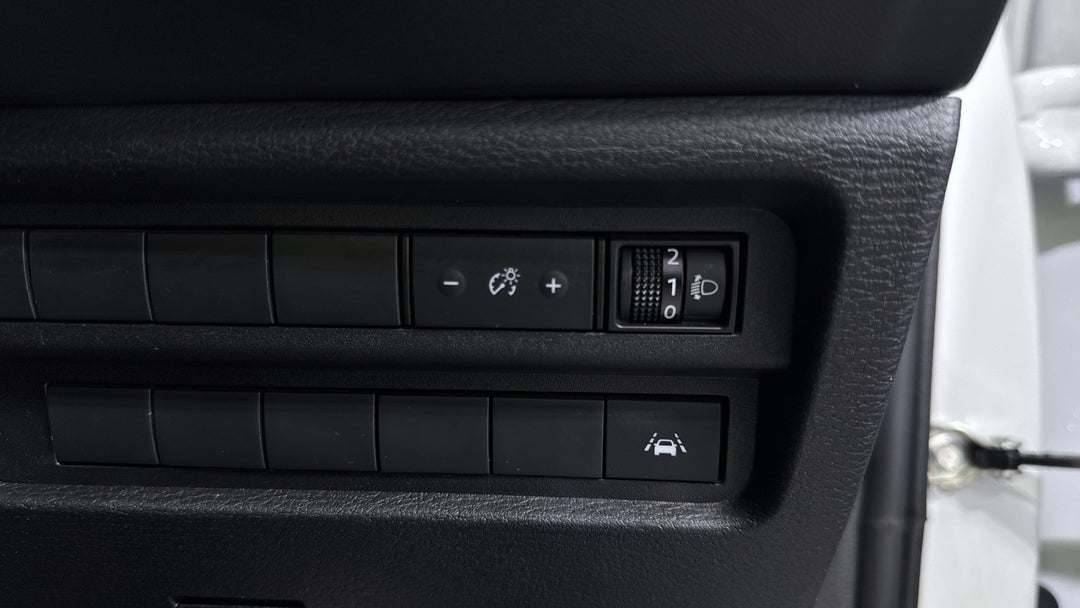 2023 Mitsubishi Outlander Es 7 Seat (2WD), Automatic, 52062 km, Utility Switches/Buttons