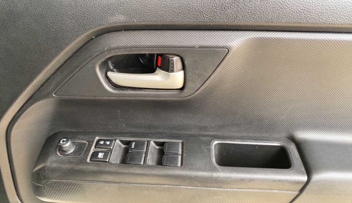 2019 Maruti New Wagon-R VXI 1.0, CNG, Manual, 48,698 km, Driver Side Door Panels Control