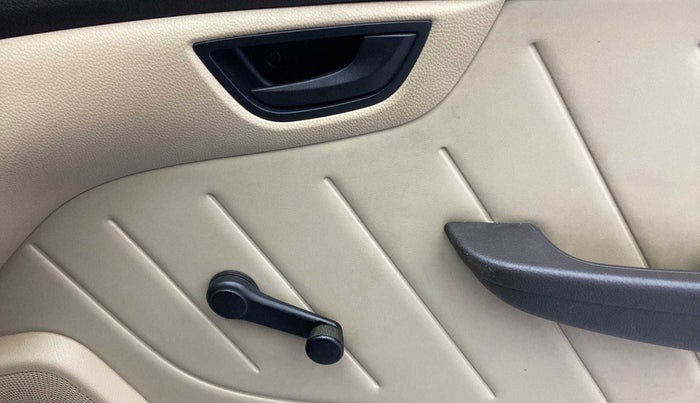 2015 Hyundai Eon D-LITE+, Petrol, Manual, 51,612 km, Driver Side Door Panels Control