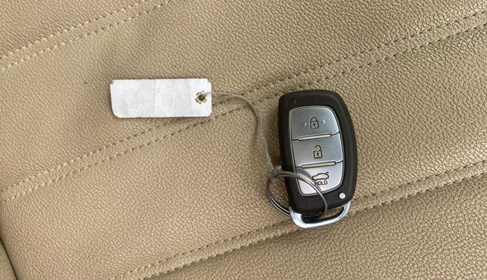 2014 Hyundai Xcent SX AT 1.2 (O), Petrol, Automatic, 45,111 km, Key Close Up