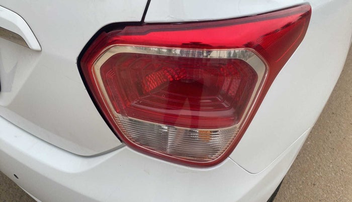 2014 Hyundai Xcent SX AT 1.2 (O), Petrol, Automatic, 45,111 km, Right tail light - Minor damage