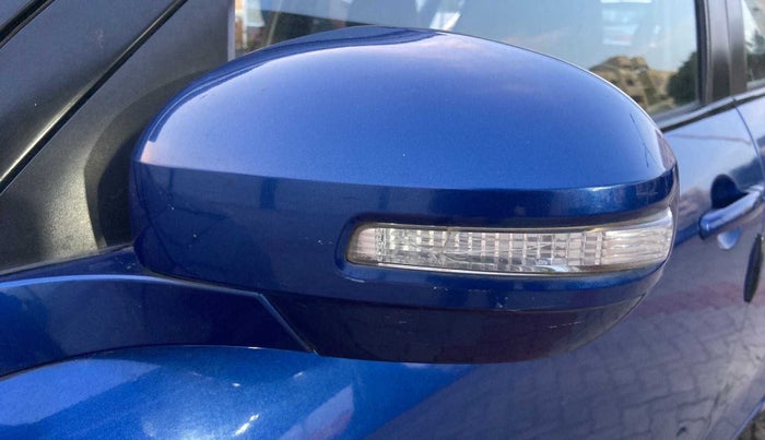 2014 Maruti Swift VDI, Diesel, Manual, 1,05,026 km, Left rear-view mirror - Indicator light has minor damage