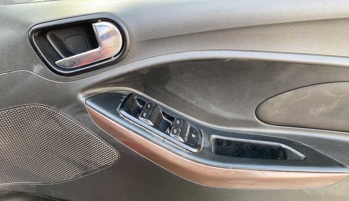 2018 Ford FREESTYLE TITANIUM 1.5 DIESEL, Diesel, Manual, 33,881 km, Driver Side Door Panels Control