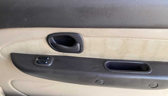2014 Hyundai Santro Xing GLS PLUS AUDIO, Petrol, Manual, 87,002 km, Driver Side Door Panels Control