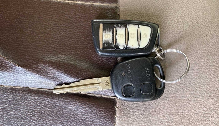 2014 Hyundai Santro Xing GLS PLUS AUDIO, Petrol, Manual, 87,002 km, Lock system - Door lock knob has minor damage