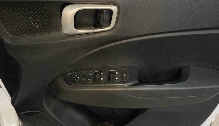 2021 Hyundai VENUE SX 1.5 CRDI, Diesel, Manual, 33,718 km, Driver Side Door Panels Control