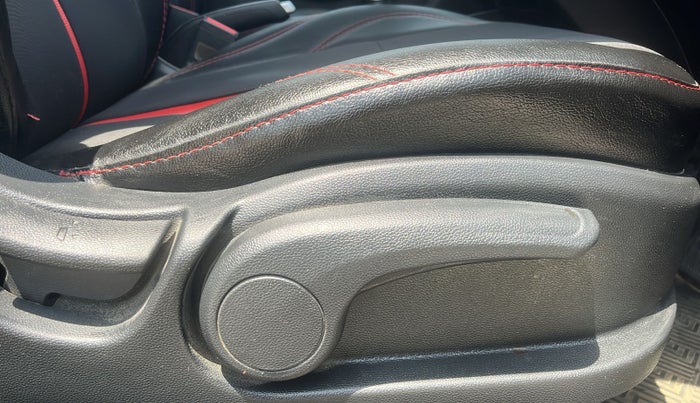 2018 Hyundai Elite i20 ASTA 1.2 (O), Petrol, Manual, 32,936 km, Driver Side Adjustment Panel