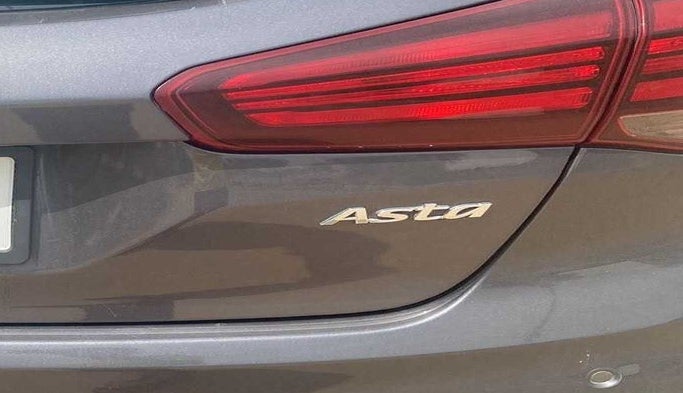 2018 Hyundai Elite i20 ASTA 1.2 (O), Petrol, Manual, 32,936 km, Dicky (Boot door) - Minor scratches