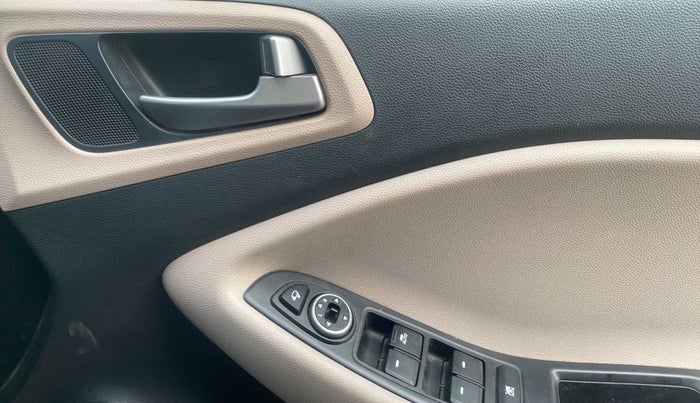 2018 Hyundai Elite i20 ASTA 1.2 (O), Petrol, Manual, 32,936 km, Driver Side Door Panels Control