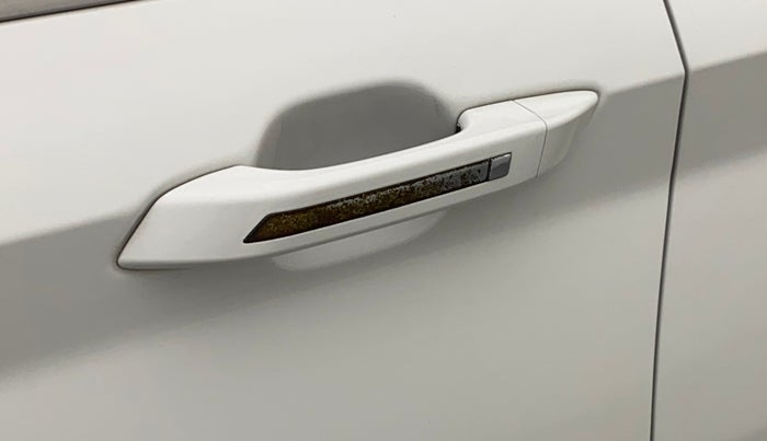 2020 MG HECTOR SMART 2.0 DIESEL, Diesel, Manual, 51,624 km, Front passenger door - Chrome on handle has slight discoularation