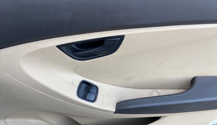 2015 Hyundai Eon ERA +, Petrol, Manual, 37,280 km, Driver Side Door Panels Control