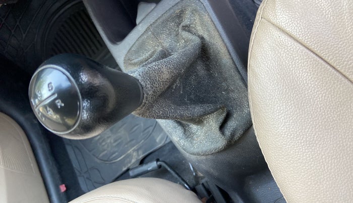 2015 Hyundai Eon ERA +, Petrol, Manual, 37,280 km, Gear lever - Boot cover slightly torn