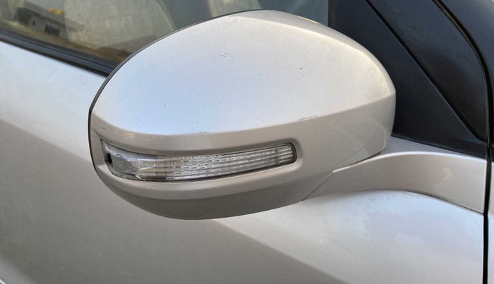 2014 Maruti Swift VXI, Petrol, Manual, 16,567 km, Right rear-view mirror - Indicator light not working