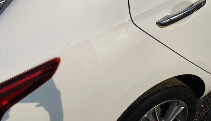 2018 Hyundai Verna 1.6 VTVT SX (O) AT, Petrol, Automatic, 50,858 km, Right quarter panel - Minor scratches