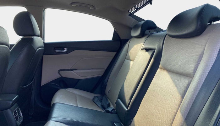 2018 Hyundai Verna 1.6 VTVT SX (O) AT, Petrol, Automatic, 50,858 km, Right Side Rear Door Cabin