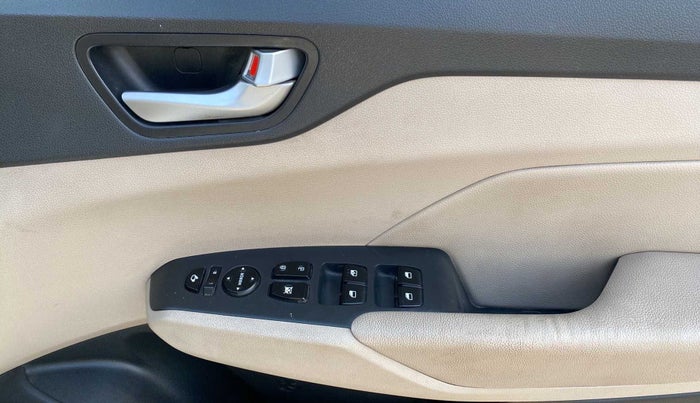 2018 Hyundai Verna 1.6 VTVT SX (O) AT, Petrol, Automatic, 50,858 km, Driver Side Door Panels Control