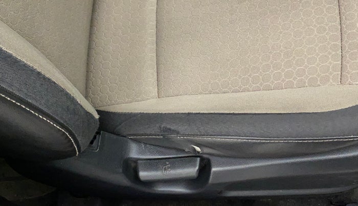 2014 Hyundai Elite i20 MAGNA 1.2, Petrol, Manual, 84,656 km, Driver seat - Cover slightly torn