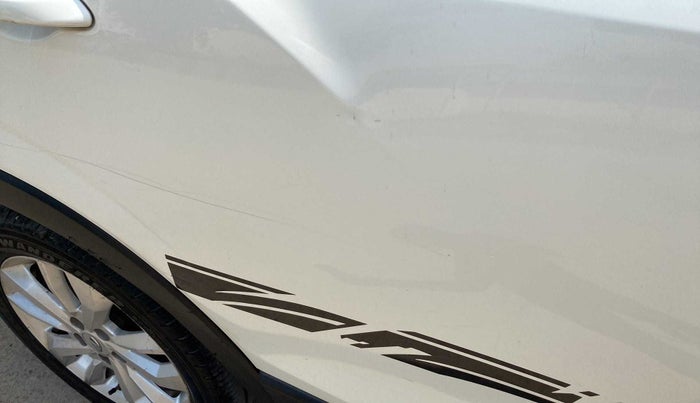 2019 Mahindra XUV300 W8 1.2 PETROL, Petrol, Manual, 72,522 km, Right rear door - Slightly dented