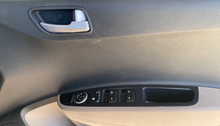 2016 Hyundai Grand i10 SPORTZ 1.2 KAPPA VTVT, Petrol, Manual, 65,236 km, Driver Side Door Panels Control
