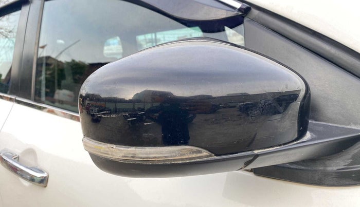 2022 Renault TRIBER RXZ, Petrol, Manual, 20,162 km, Right rear-view mirror - Indicator light has minor damage
