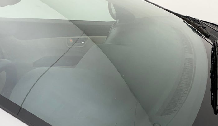 2017 Maruti Ciaz ZDI+ SHVS, Diesel, Manual, 67,701 km, Front windshield - Minor spot on windshield