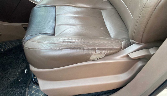 2013 Mahindra XUV500 W8, Diesel, Manual, 82,963 km, Front left seat (passenger seat) - Cover slightly torn