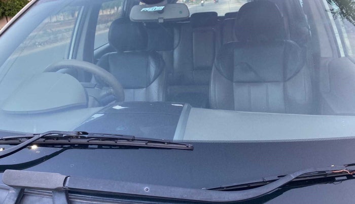 2013 Mahindra XUV500 W8, Diesel, Manual, 82,963 km, Front windshield - Minor spot on windshield