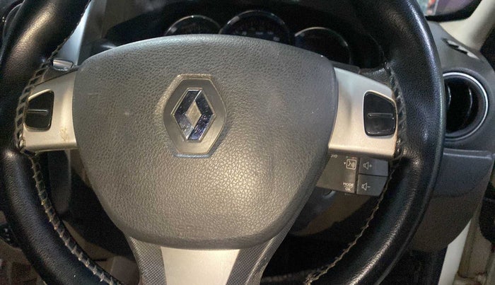 2017 Renault Duster 85 PS RXZ DIESEL, Diesel, Manual, 96,020 km, Steering wheel - Cruise control switch has minor damage
